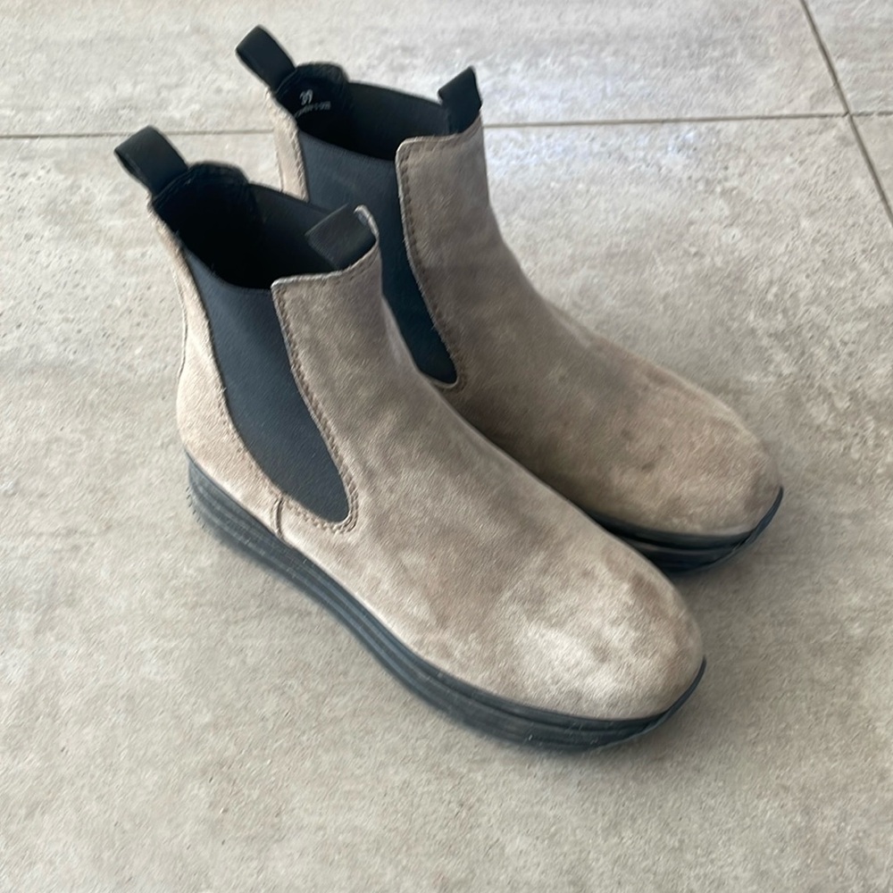 Hogan Taupe Suede Chelsey Boots